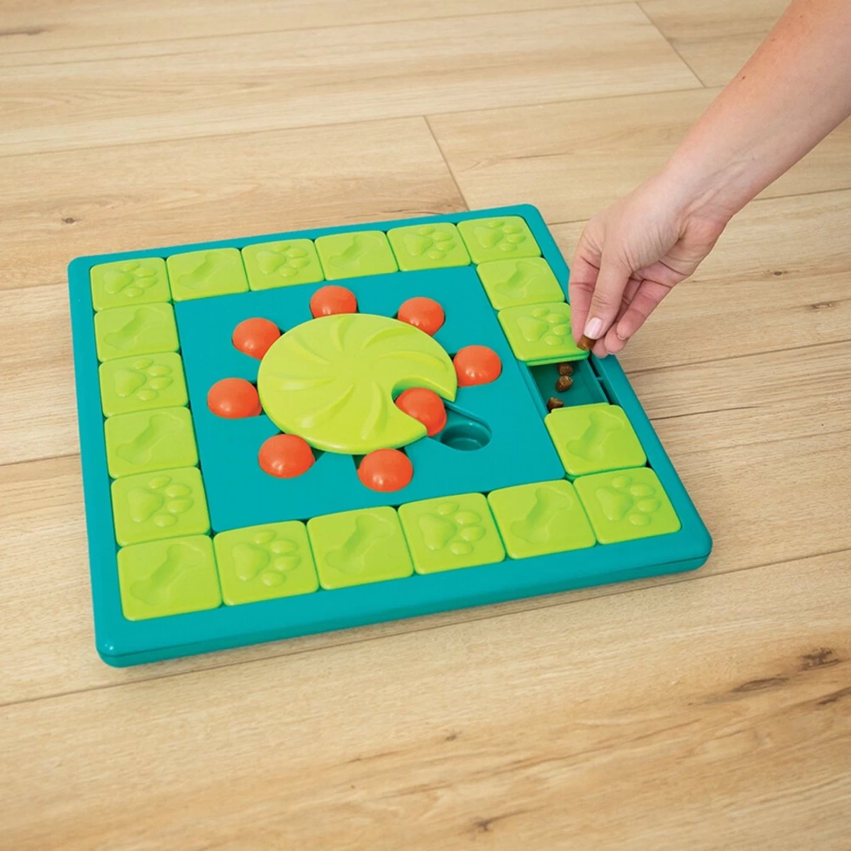 Nina Ottosson Interactieve Hondenpuzzel Vulbaar Met Snacks Voor De Slimste Honden - Outward Hound Multipuzzle - Afbeelding 4