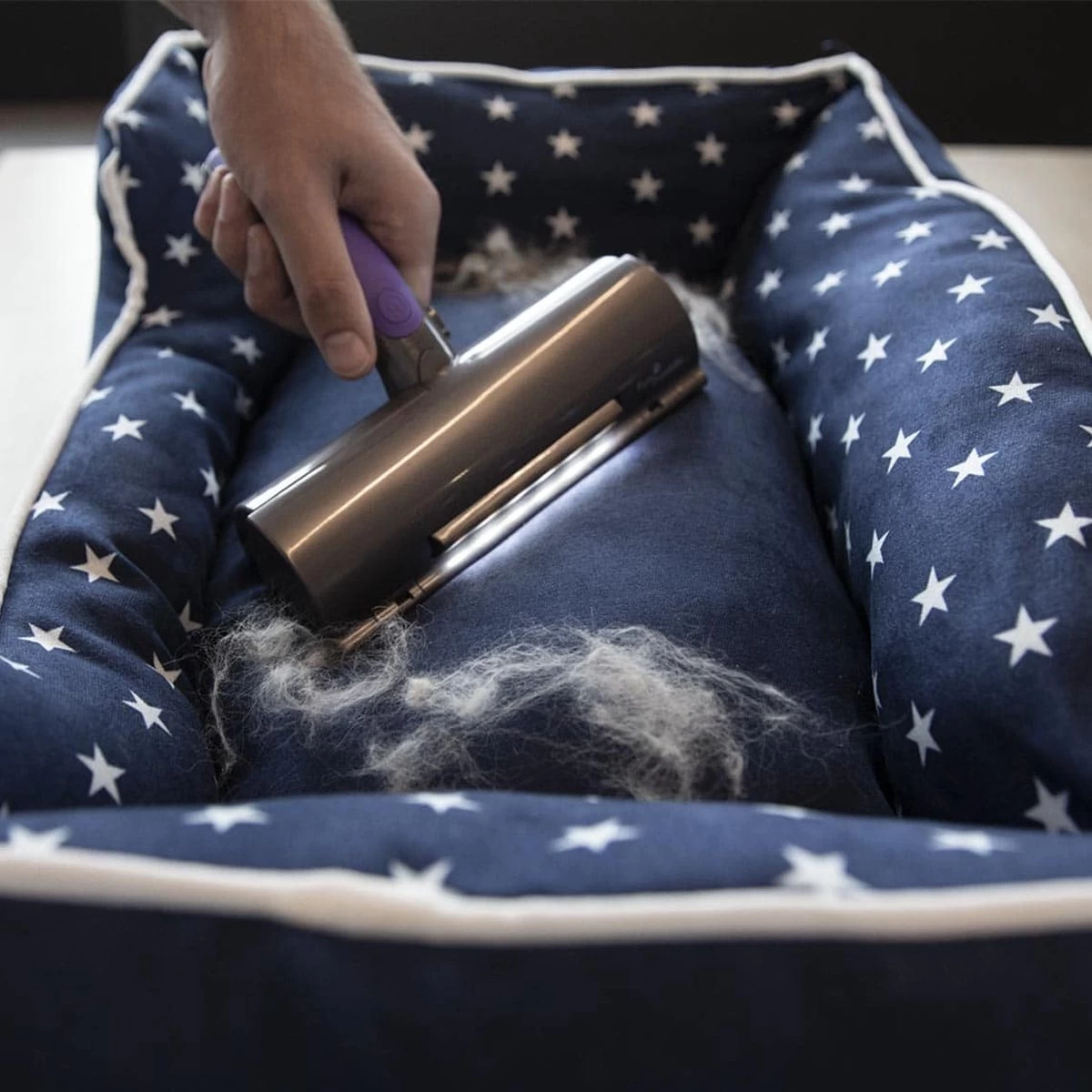 FurDaddy Batterij-aangedreven - Huisdier Haar Verwijderaar Voor Kleding - Herbruikbare Pluizenroller Voor Moeiteloze Verwijdering Van Kattenhaar & Hondenhaar - Zelfreinigende Pluizenborstel Voor Tapijt, Bank, Auto, Bed - Afbeelding 7