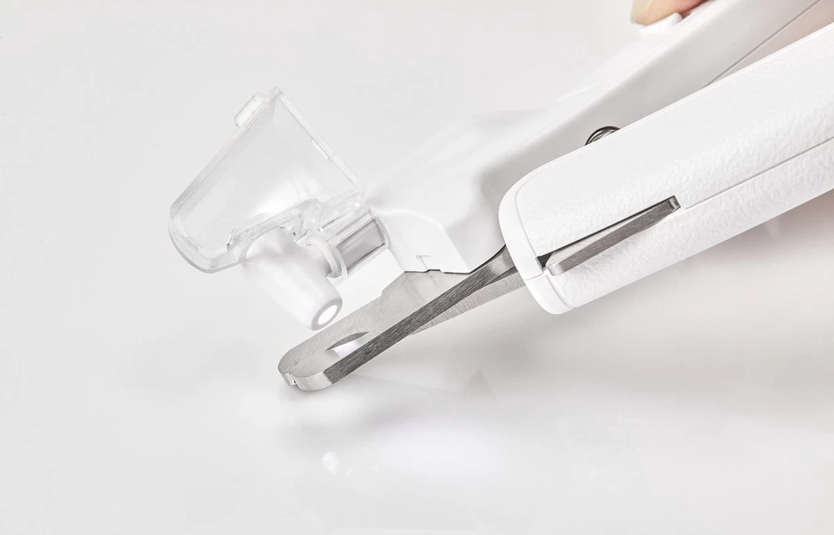 Professionele Oplaadbare LED Licht Nagelknipper, Hond, Kat, Knaagdier, Huisdieren | Dog, Cat, Nail Clipper LED Light, Rechargeable, USB Kabel | Nagelvijl - Nagelschaar Met Vijl, Opvang Van Nagels | Vergrootglas 5x | Extreem Veilig & 100% Effectief - Afbeelding 4